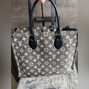 🌸Limited Edition Louis Vuitton Black Denim Jacquard On The Go MM Tote🌸